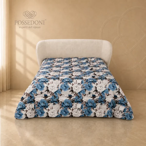 Trapunta Bellapiuma Floreale Blu Polvere DaunenStep 270x260 Sfondo Possedoni Tessili DaunenStep - Trapunta Bellapiuma Floreale Blu Polvere